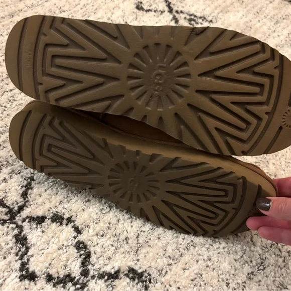 UGG Classic Chestnut Shearling Boots - Picture 3 of 3